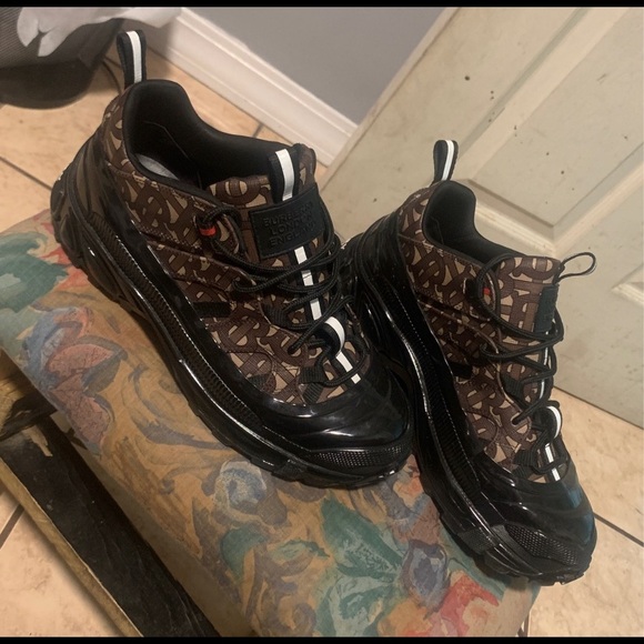 Designer sneaker - Picture 2 of 2